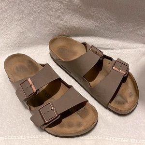 Mens Arizona Birkenstocks with Brass buckles.